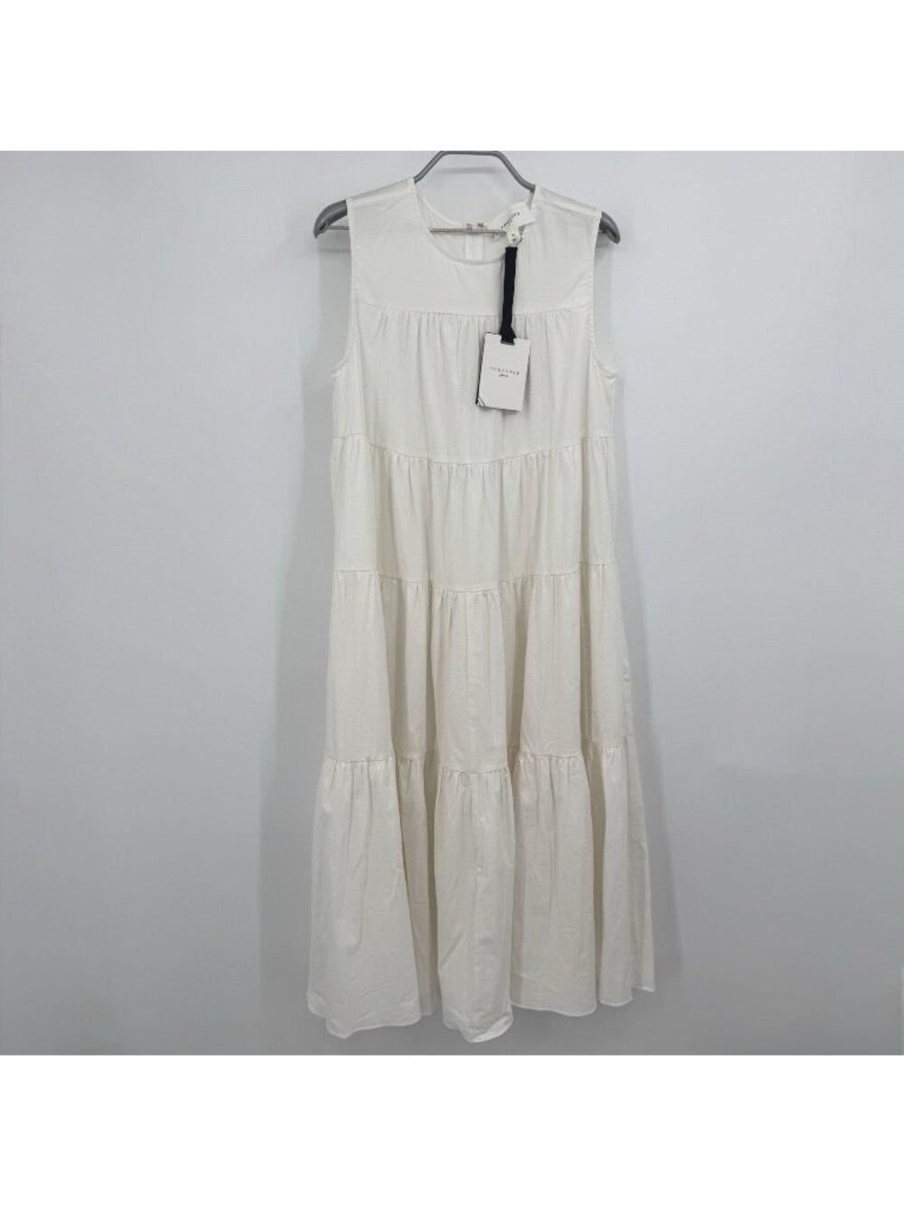Pomander Place by Tuckernuck White Sleeveless Carmen Maxi Dress size M Medium
